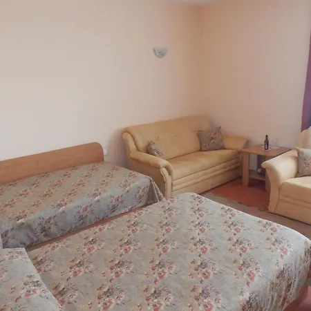 семеен роза Hotel Kazanlŭk