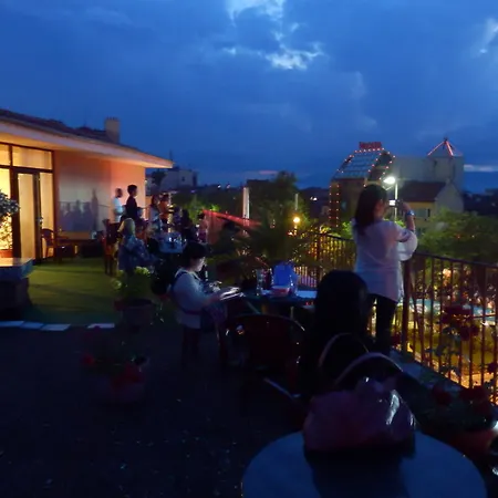 семеен роза Kazanlŭk