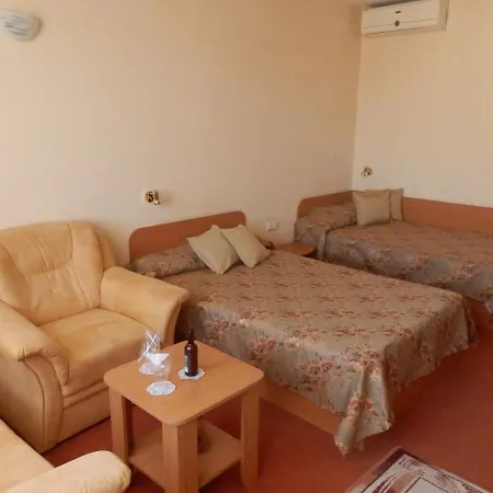 семеен роза Hotel Kazanlŭk